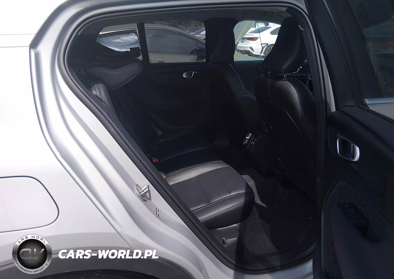 2025 Volvo Xc40 B5 Plus Bright Theme VIN:YV4L12UEXS2509884 - 8