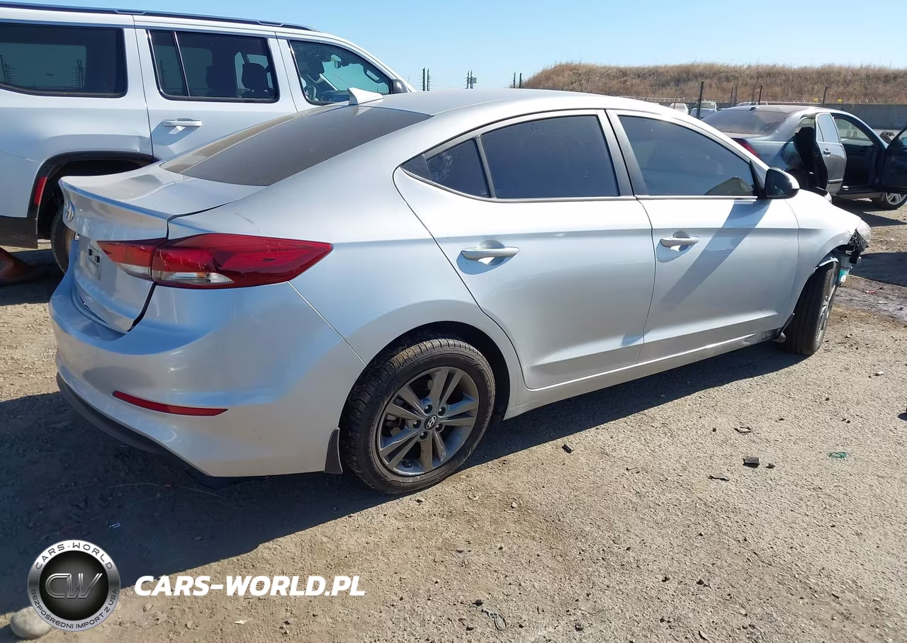 2018 Hyundai Elantra Sel VIN:5NPD84LF3JH223896 - 4