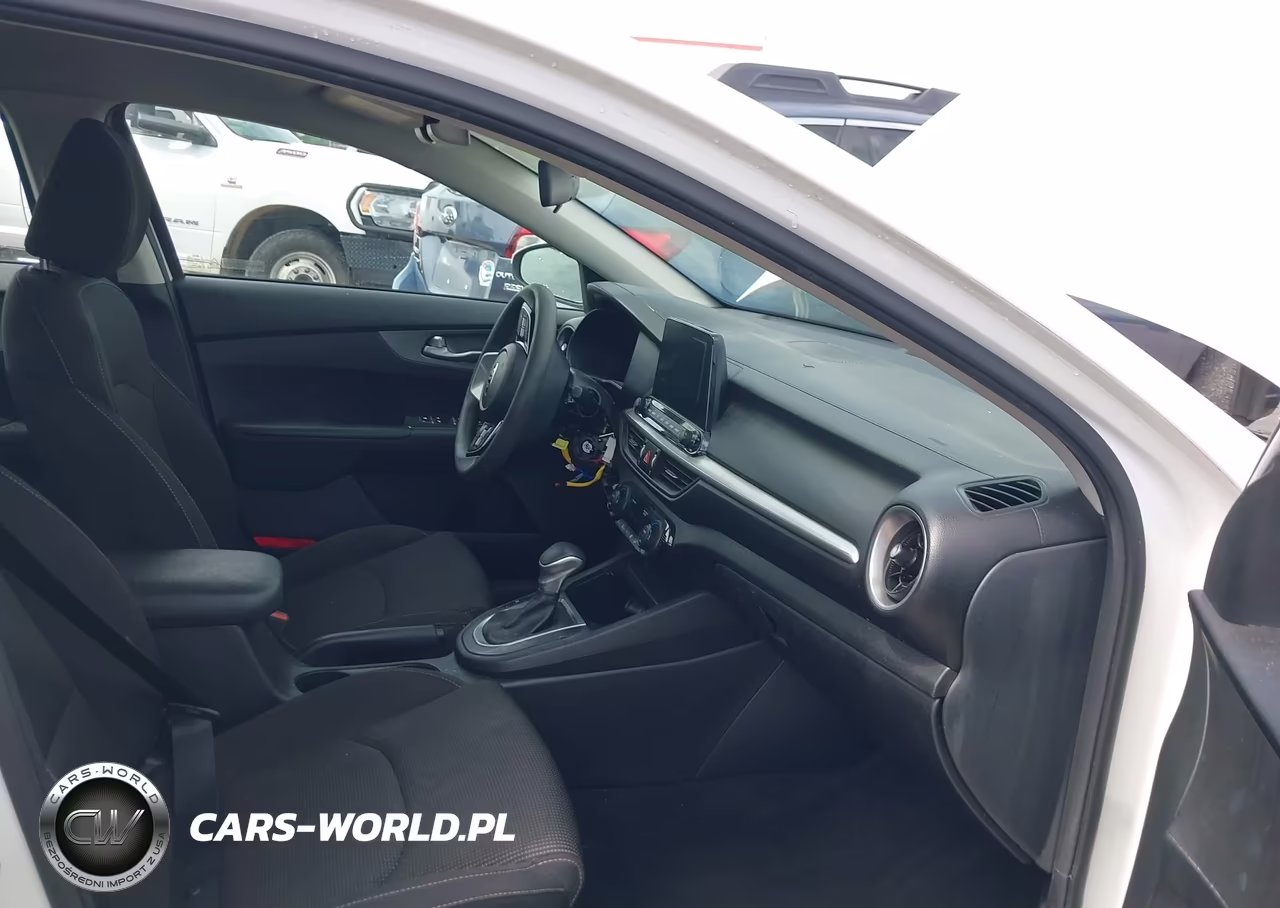 2019 Kia Forte Fe VIN:3KPF24ADXKE107130 - 5