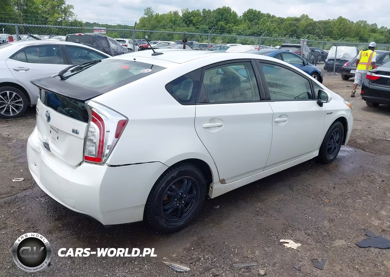2012 Toyota Prius Three VIN:JTDKN3DU5C1510318 - 4