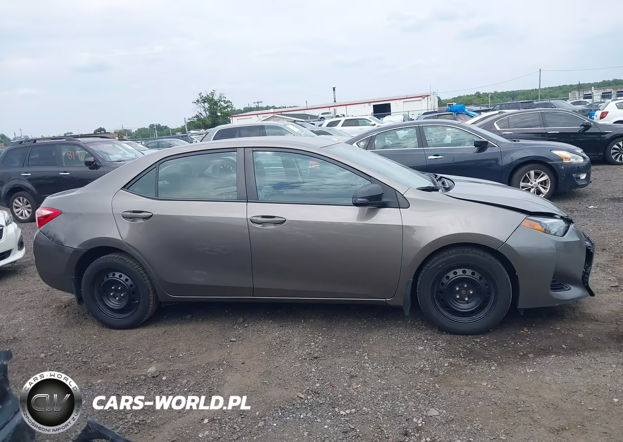 2018 Toyota Corolla Le VIN:2T1BURHE7JC965494 - 13