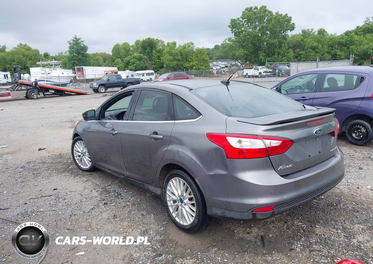 2013 Ford Focus Titanium VIN:1FADP3J27DL128972 - 3