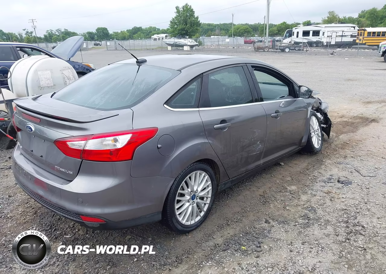 2013 Ford Focus Titanium VIN:1FADP3J27DL128972 - 4