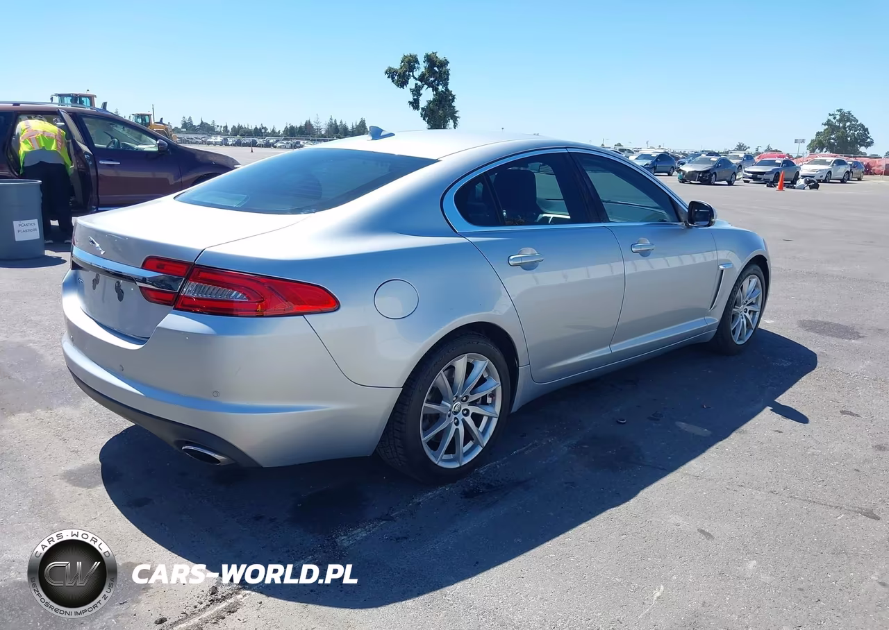 2013 Jaguar Xf VIN:SAJWA0ES6DPU00693 - 4