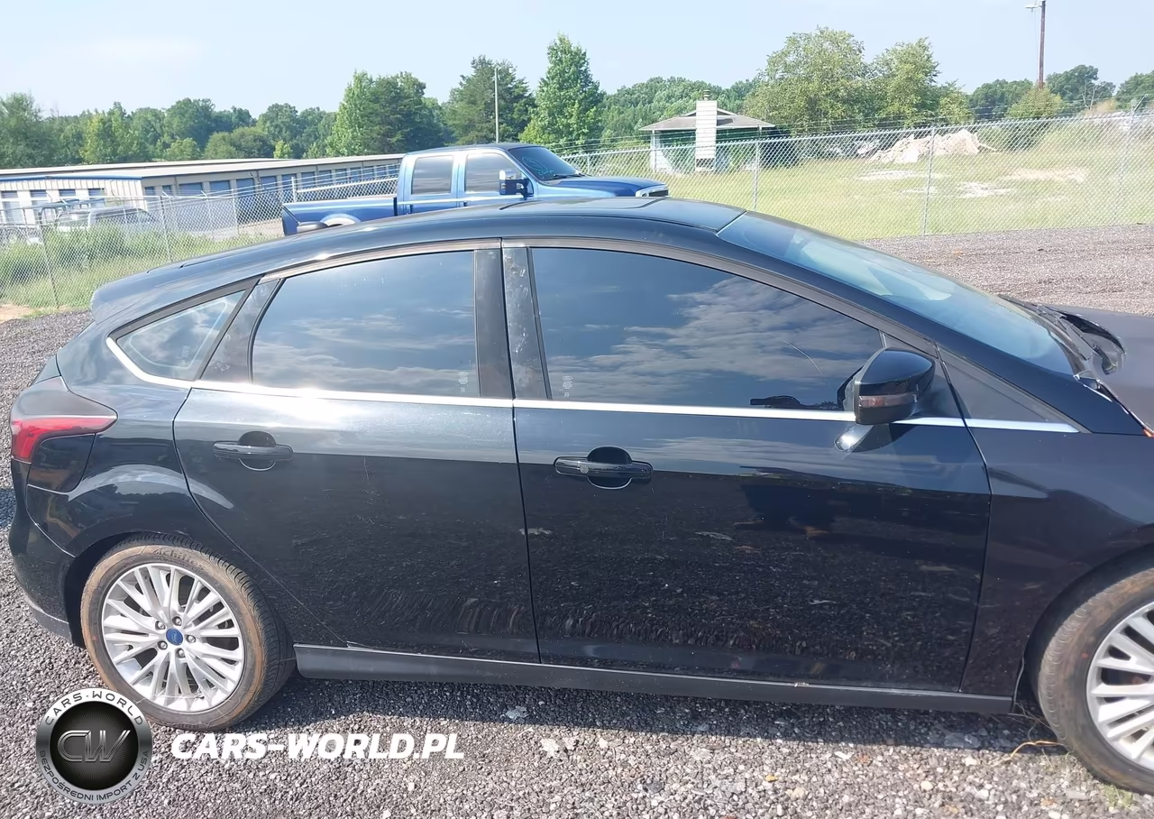 2017 Ford Focus Titanium VIN:1FADP3N25HL221229 - 13