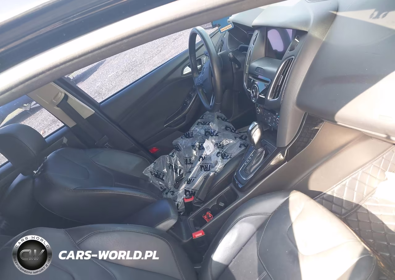 2017 Ford Focus Titanium VIN:1FADP3N25HL221229 - 5