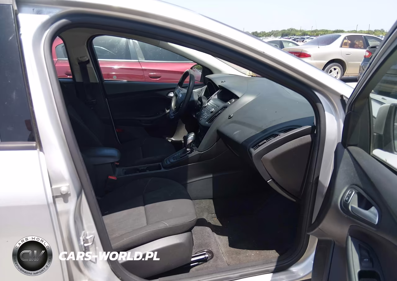 2018 Ford Focus Se VIN:1FADP3FE8JL221241 - 5