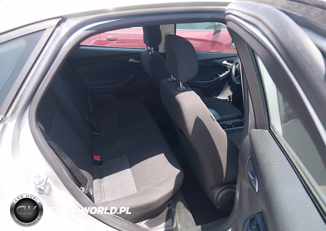 2018 Ford Focus Se VIN:1FADP3FE8JL221241 - 8