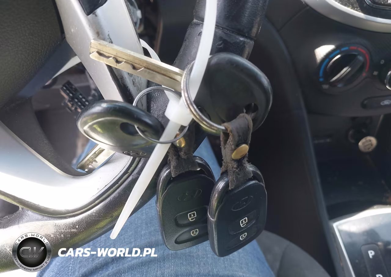 2013 Hyundai Accent Se VIN:KMHCU5AE9DU067389 - 11