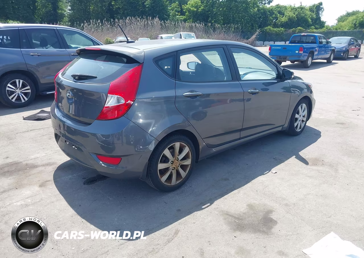 2013 Hyundai Accent Se VIN:KMHCU5AE9DU067389 - 4