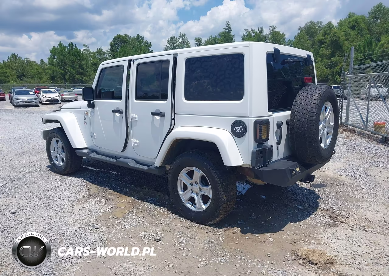2014 Jeep Wrangler Unlimited Sahara VIN:1C4HJWEG2EL123801 - 3