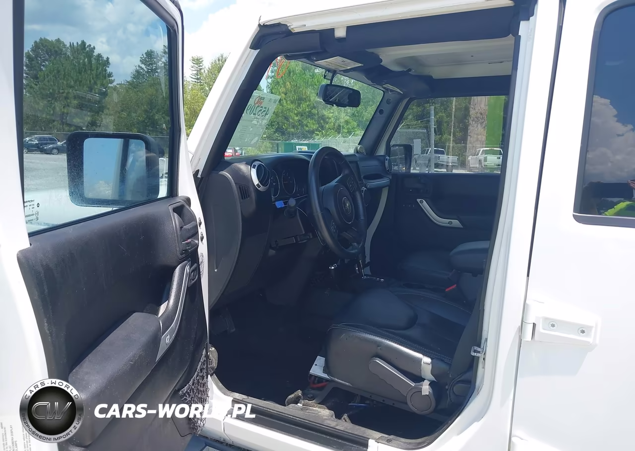 2014 Jeep Wrangler Unlimited Sahara VIN:1C4HJWEG2EL123801 - 6