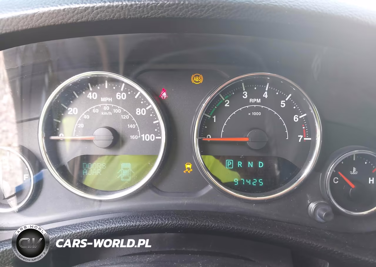 2014 Jeep Wrangler Unlimited Sahara VIN:1C4HJWEG2EL123801 - 7