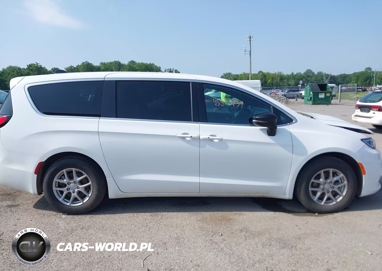 2026 Chrysler Pacifica Select VIN:2C4RC1BG7TR217232 - 13