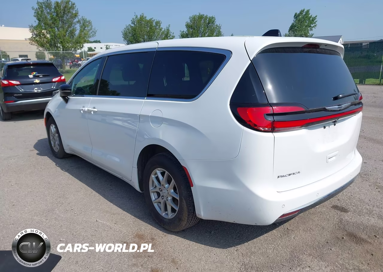2026 Chrysler Pacifica Select VIN:2C4RC1BG7TR217232 - 3
