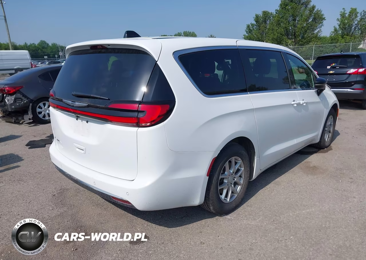 2026 Chrysler Pacifica Select VIN:2C4RC1BG7TR217232 - 4