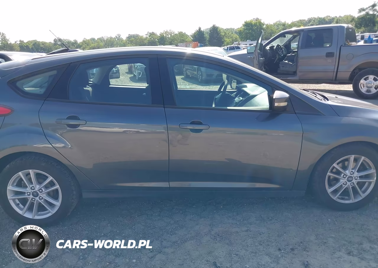 2017 Ford Focus Se VIN:1FADP3K28HL271868 - 14