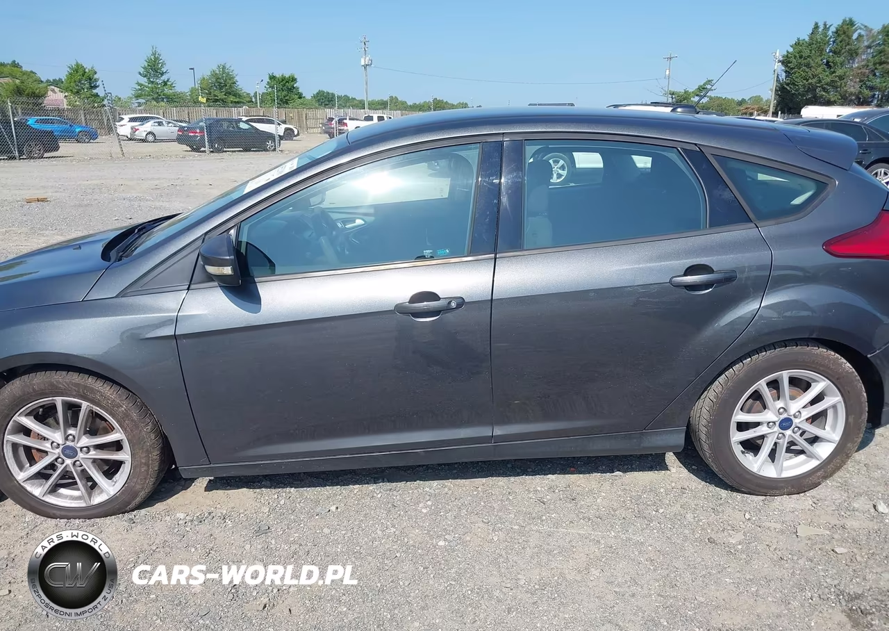 2017 Ford Focus Se VIN:1FADP3K28HL271868 - 15