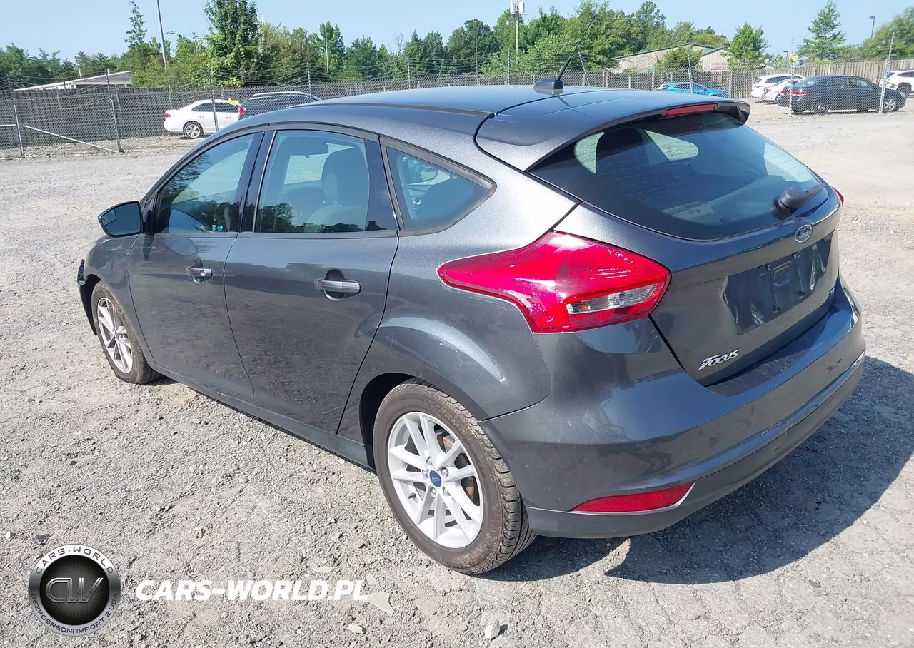 2017 Ford Focus Se VIN:1FADP3K28HL271868 - 3