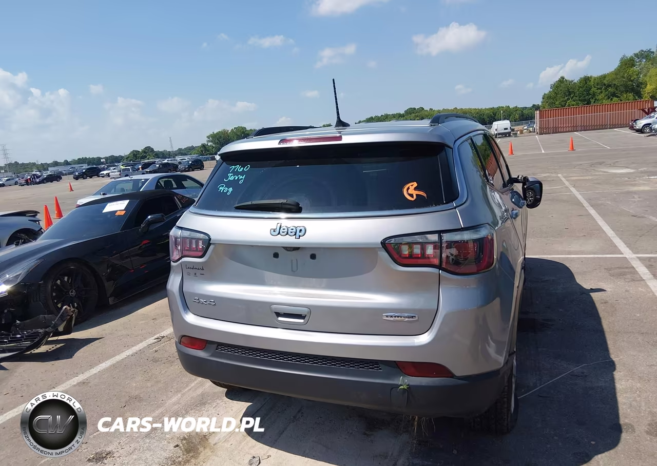 2019 Jeep Compass Latitude 4X4 VIN:3C4NJDBB3KT596784 - 16