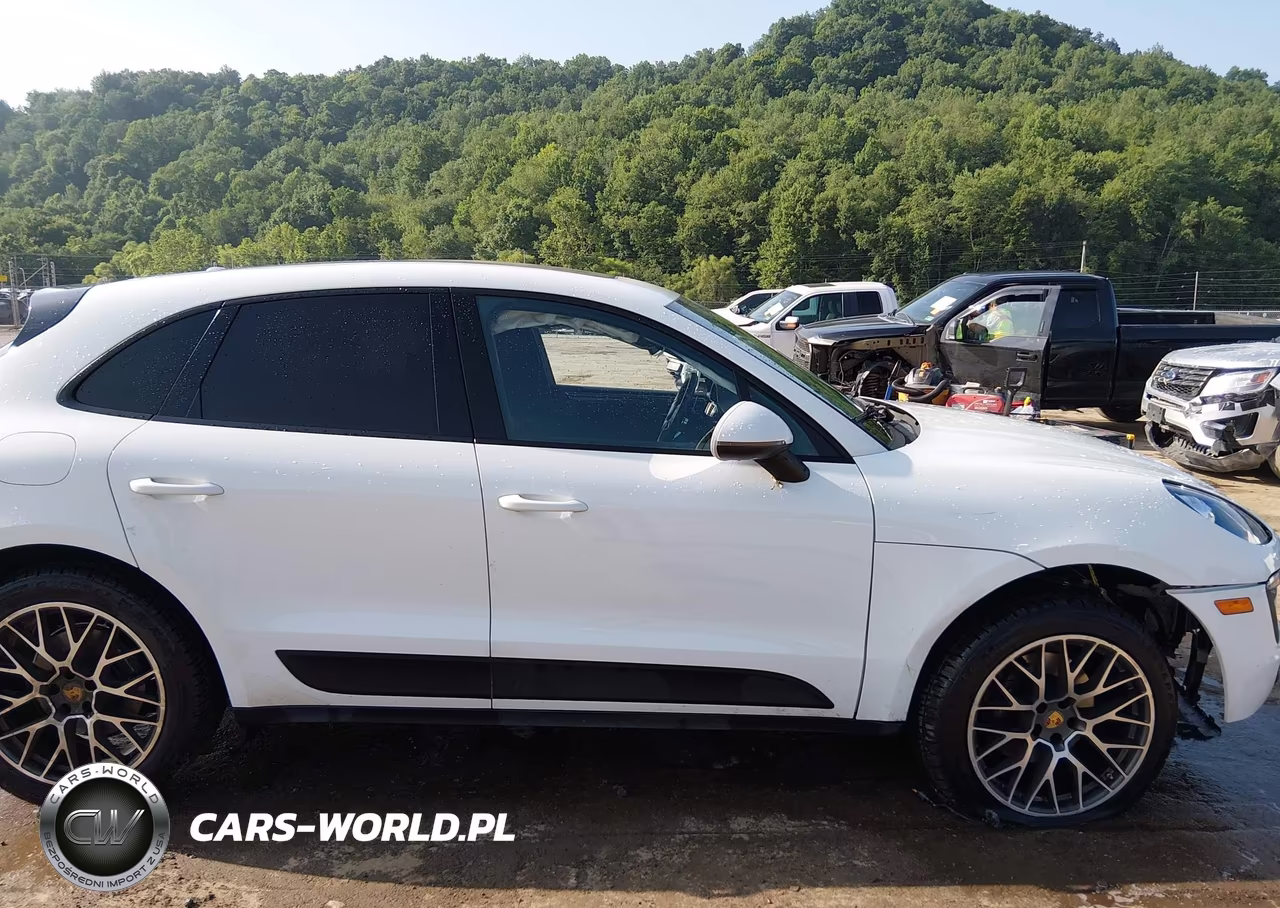 2018 Porsche Macan VIN:WP1AA2A50JLB11007 - 14