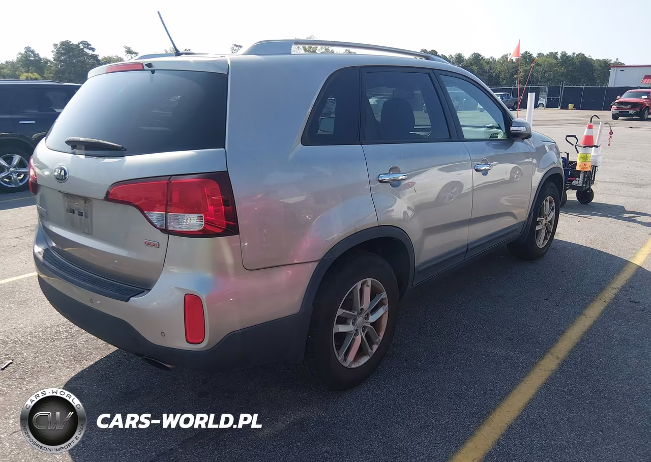 2015 Kia Sorento Lx VIN:5XYKT3A68FG562980 - 4