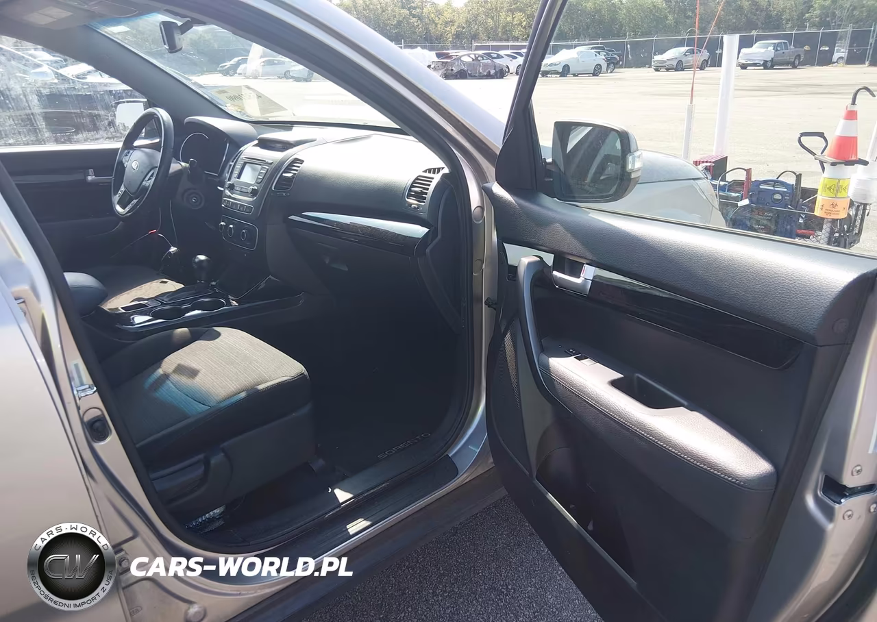 2015 Kia Sorento Lx VIN:5XYKT3A68FG562980 - 5