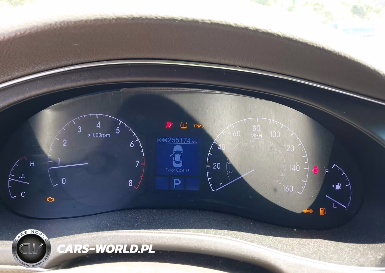 2013 Hyundai Genesis 3.8 VIN:KMHGC4DD0DU223062 - 7