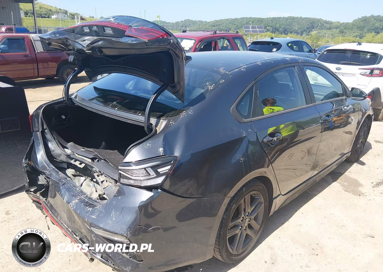 2021 Kia Forte Gt-Line VIN:3KPF34AD0ME324542 - 4