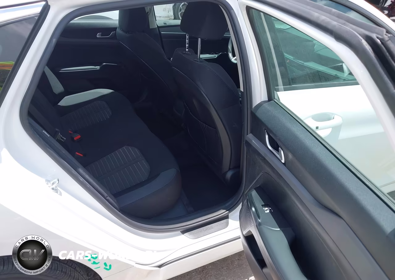 2025 Kia K5 Lxs VIN:KNAG24J78S5297629 - 8