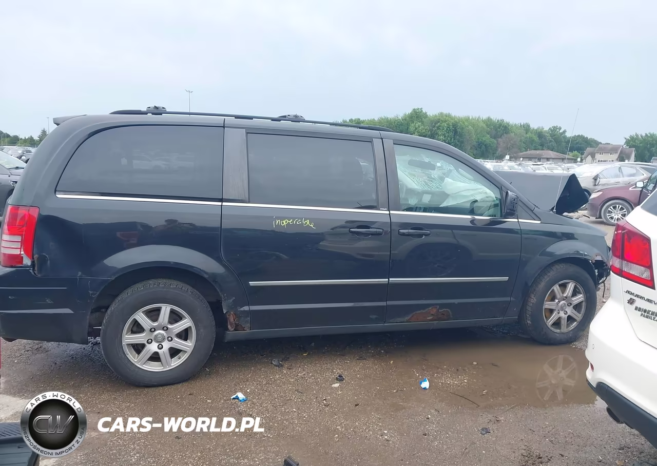 2010 Chrysler Town & Country Touring Plus VIN:2A4RR8D14AR496047 - 13