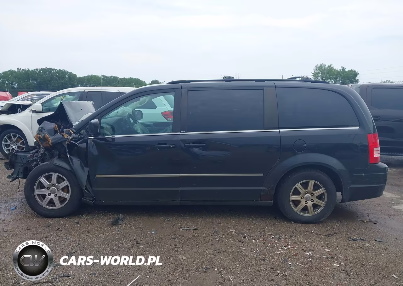 2010 Chrysler Town & Country Touring Plus VIN:2A4RR8D14AR496047 - 14