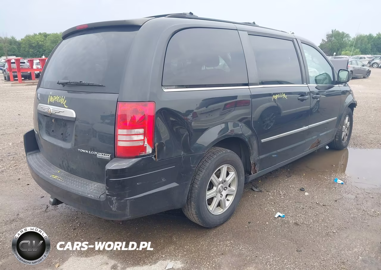 2010 Chrysler Town & Country Touring Plus VIN:2A4RR8D14AR496047 - 4