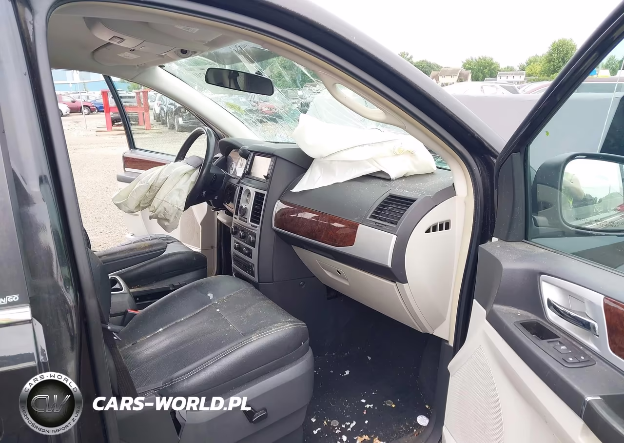 2010 Chrysler Town & Country Touring Plus VIN:2A4RR8D14AR496047 - 5