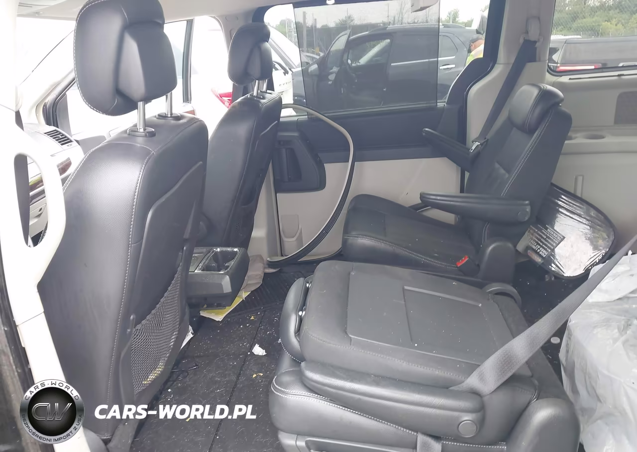 2010 Chrysler Town & Country Touring Plus VIN:2A4RR8D14AR496047 - 8
