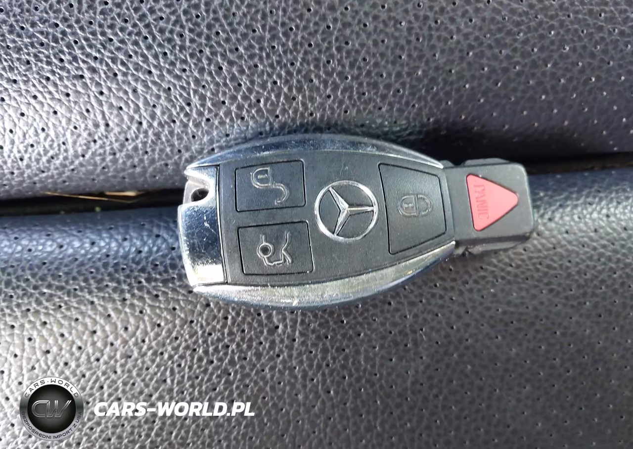 2018 Mercedes-Benz C 300 4Matic VIN:55SWF4KB8JU238324 - 11
