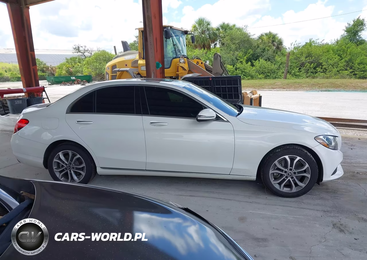 2018 Mercedes-Benz C 300 4Matic VIN:55SWF4KB8JU238324 - 13
