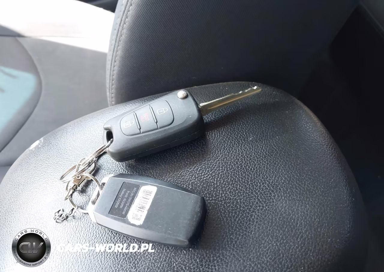 2012 Kia Soul + VIN:KNDJT2A68C7354239 - 11