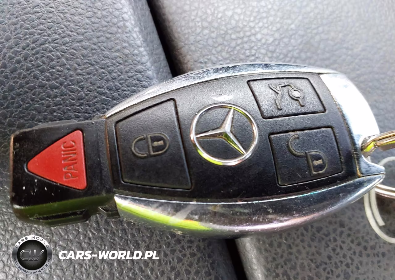 2011 Mercedes-Benz C 300 Sport 4Matic VIN:WDDGF8BB1BR162718 - 11