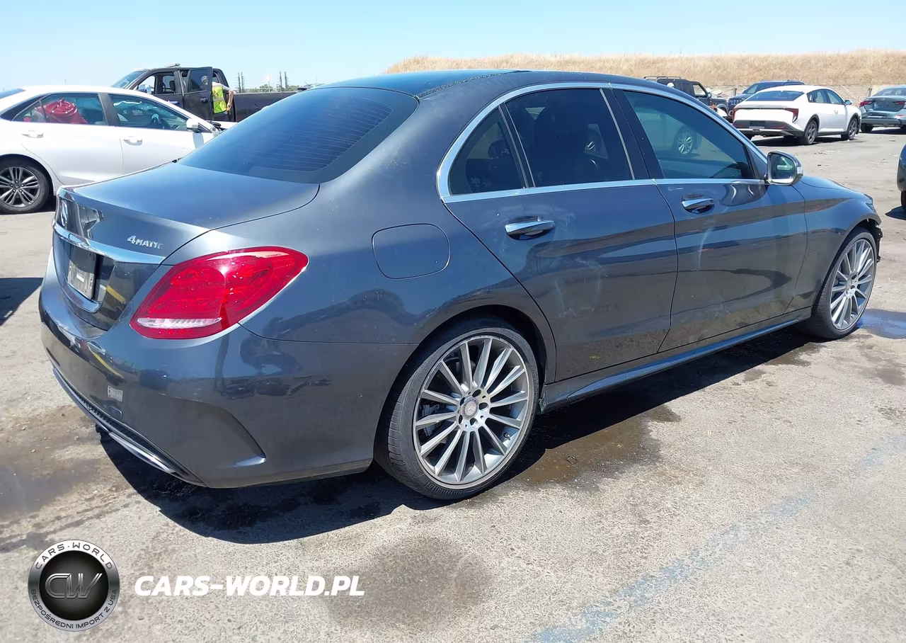 2015 Mercedes-Benz C 300 Sport 4Matic VIN:55SWF4KB3FU021996 - 4