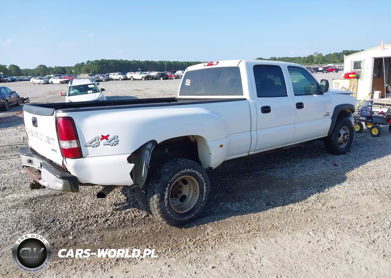 2005 Chevrolet Silverado 3500 Work Truck VIN:1GCJK33225F931133 - 4