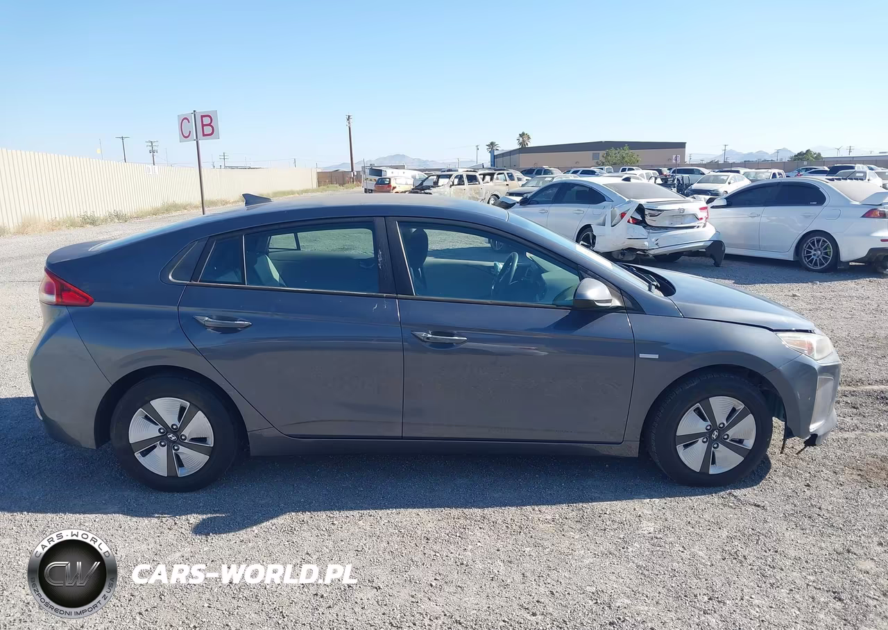2018 Hyundai Ioniq Hybrid Blue VIN:KMHC65LC4JU066250 - 13