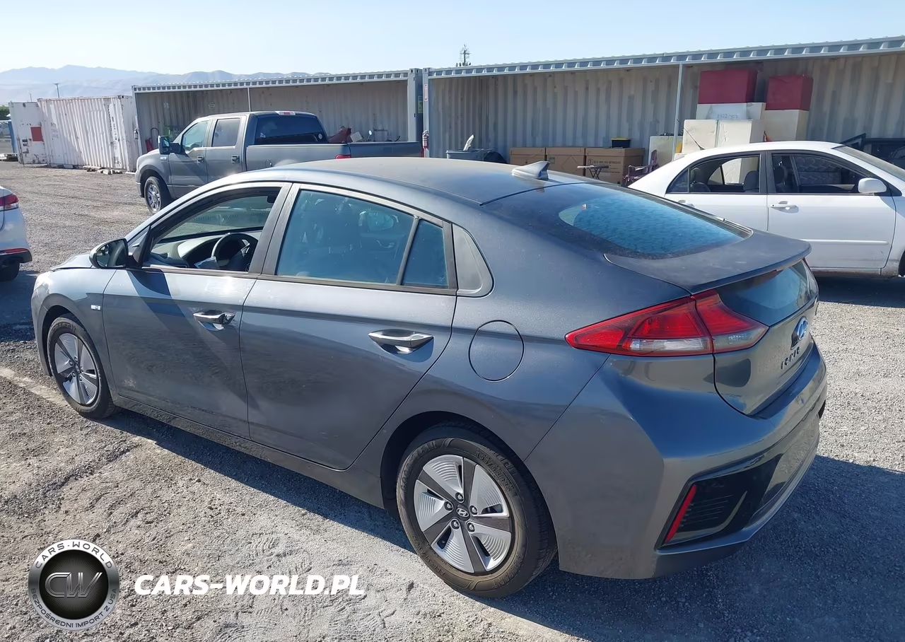 2018 Hyundai Ioniq Hybrid Blue VIN:KMHC65LC4JU066250 - 3
