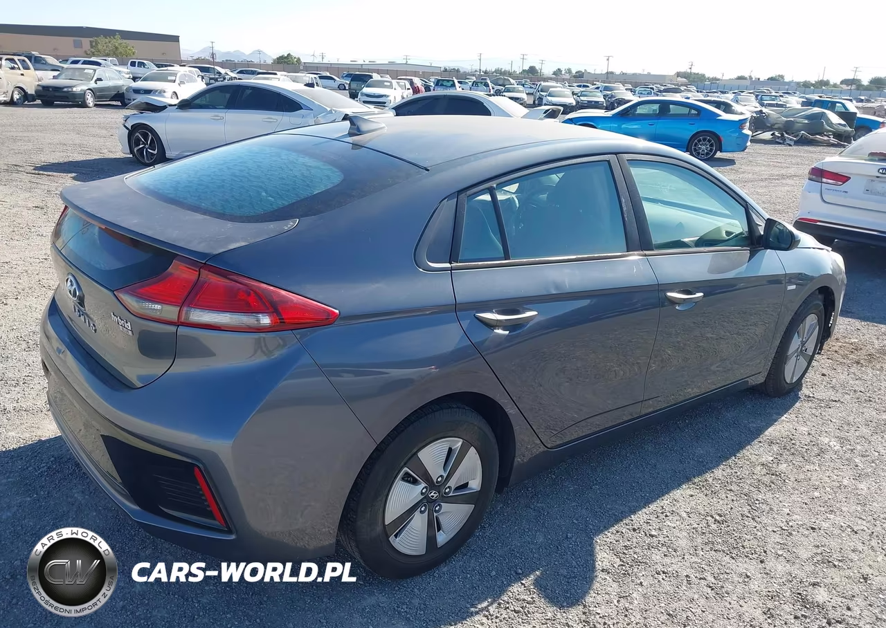 2018 Hyundai Ioniq Hybrid Blue VIN:KMHC65LC4JU066250 - 4