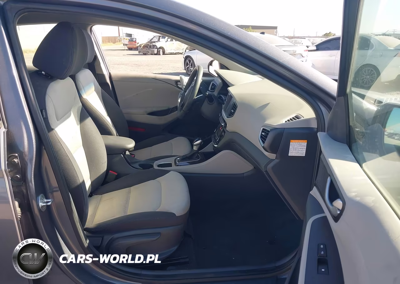 2018 Hyundai Ioniq Hybrid Blue VIN:KMHC65LC4JU066250 - 5