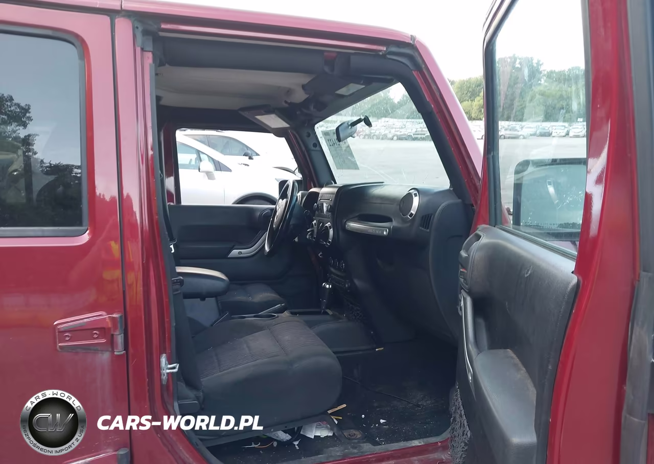 2012 Jeep Wrangler Unlimited Sahara VIN:1C4BJWEG3CL179538 - 5