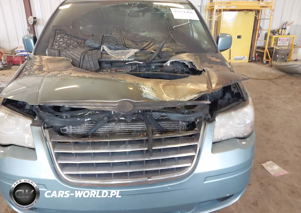 2009 Chrysler Town & Country Touring VIN:2A8HR54179R558139 - 6