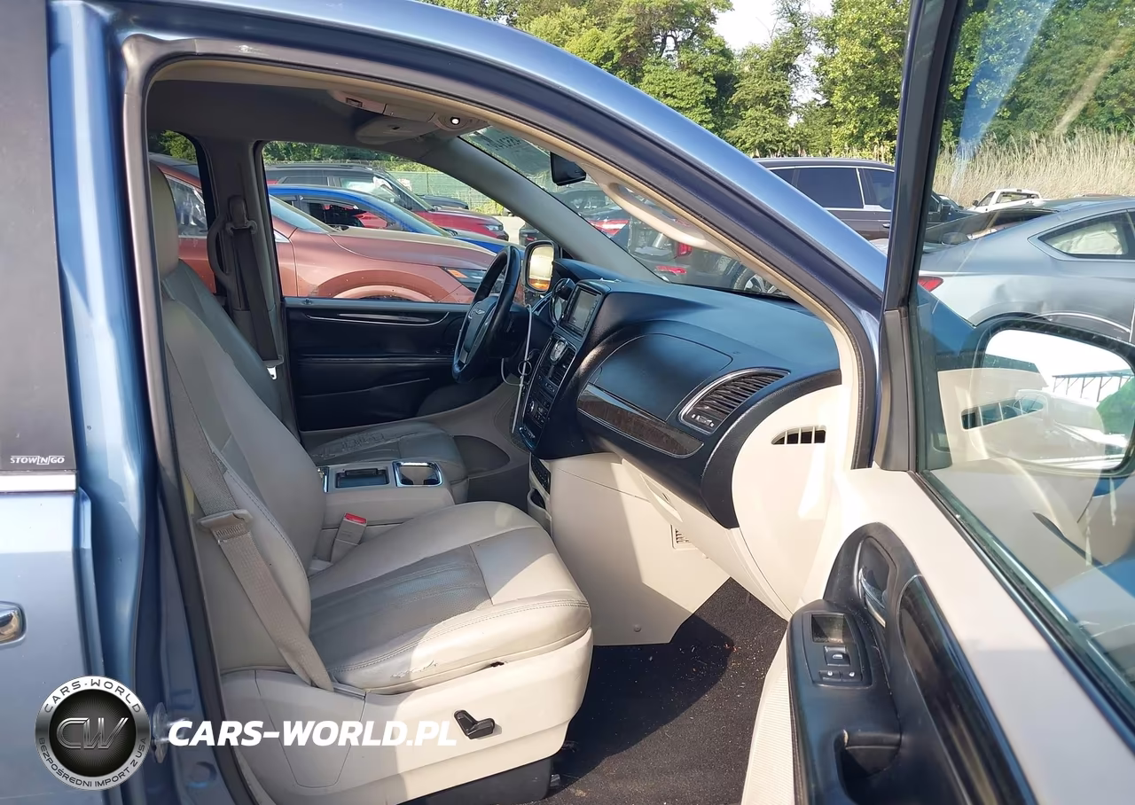 2012 Chrysler Town & Country Touring-L VIN:2C4RC1CG5CR163217 - 5