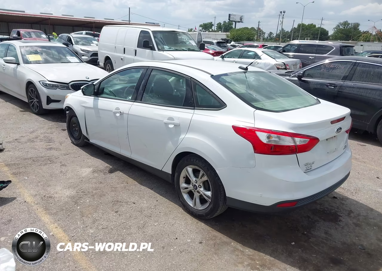 2014 Ford Focus Se VIN:1FADP3F26EL163111 - 3