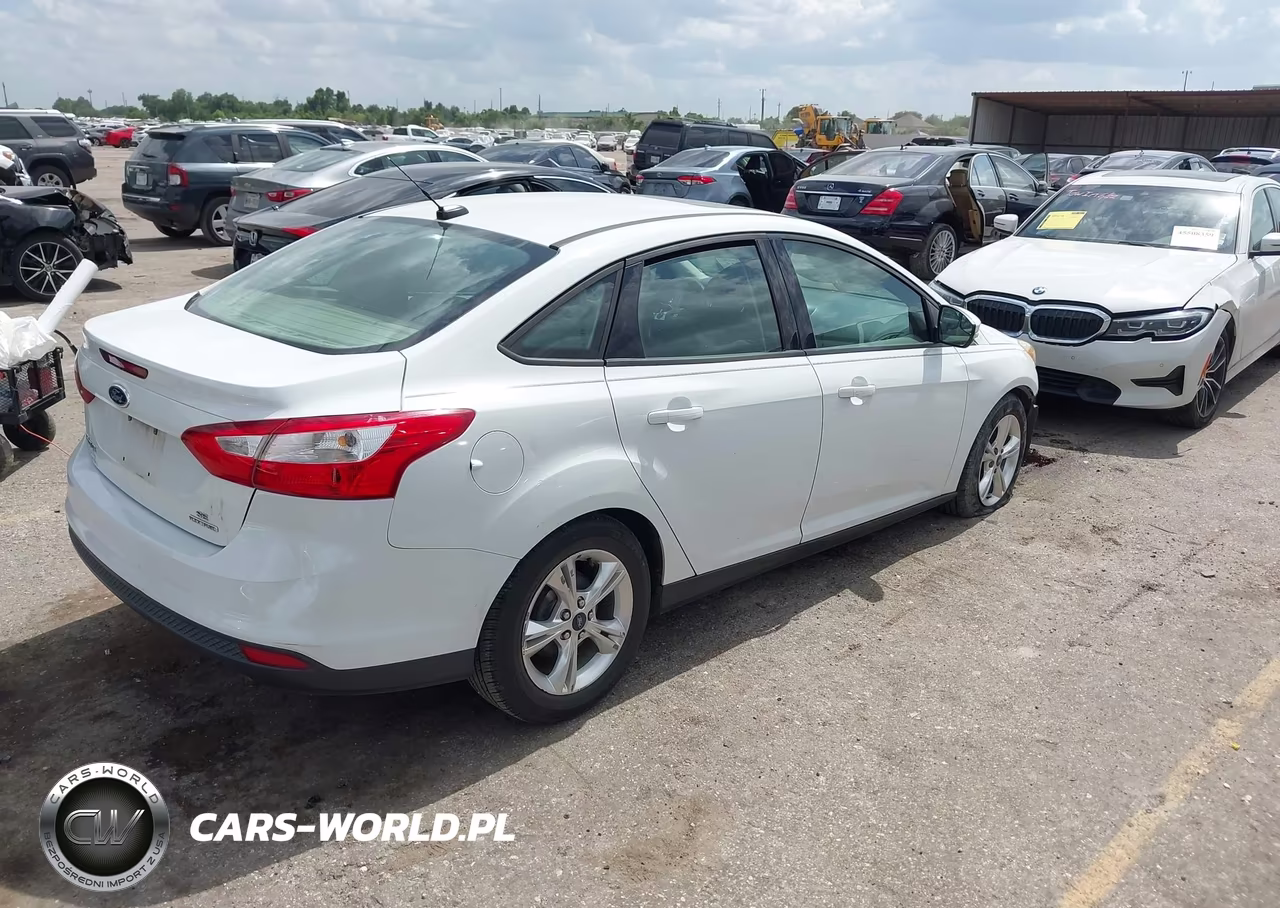 2014 Ford Focus Se VIN:1FADP3F26EL163111 - 4